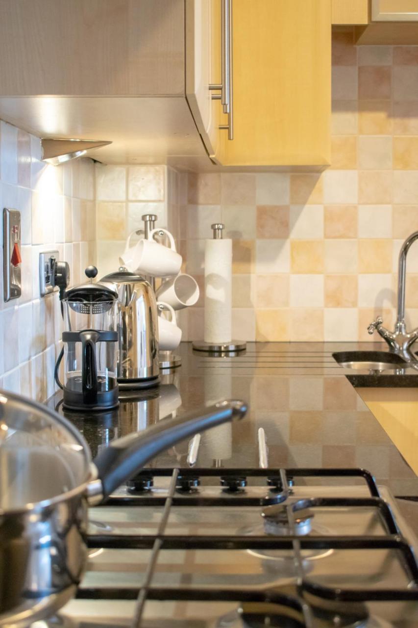 Beautifully Renovated Apartment -Central 에든버러 외부 사진