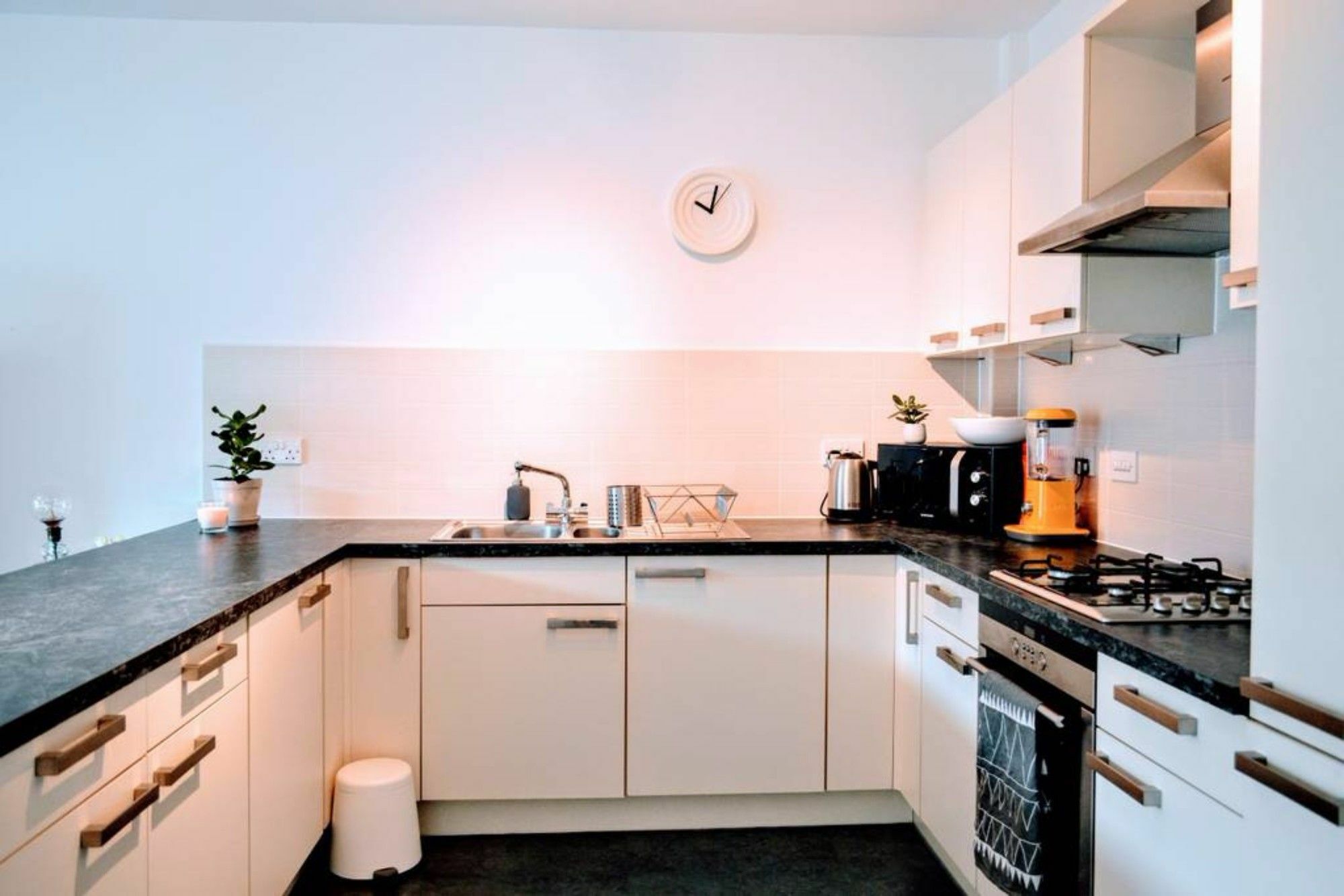 Beautifully Renovated Apartment -Central 에든버러 외부 사진